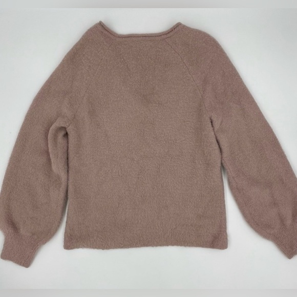 #225 A&F Women’s Fuzzy Soft Collection Sweater Size M - Picture 3 of 6